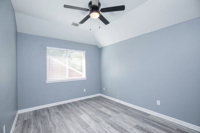 Building Photo - 18135 Somerset Knolls Ct
