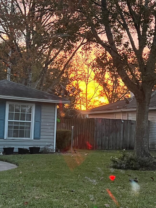 Building Photo - 11097 Barbizon Cir E