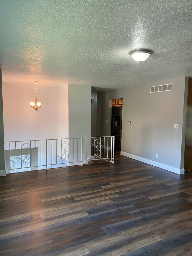 Building Photo - West side location 4br 2.5bth Finished Basement 2crg