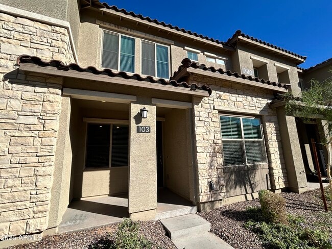 Primary Photo - 740 E Lark St