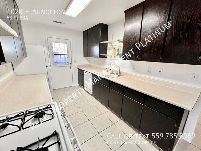 Building Photo - $2,295 Shields & Maroa - 5 bedroom & 2 bat...