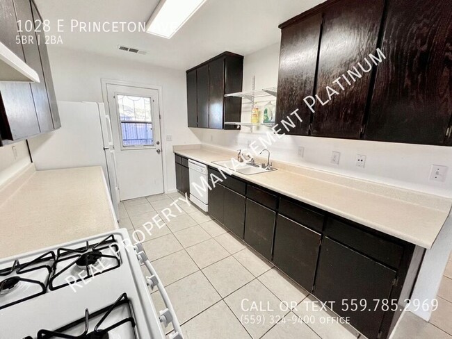 Building Photo - $2,395 Shields & Maroa - 5 bedroom & 2 bat...