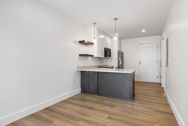 Building Photo - 238 Deer St