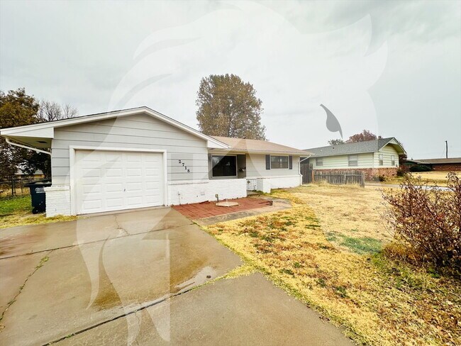 Primary Photo - 2718 W Elm Ave