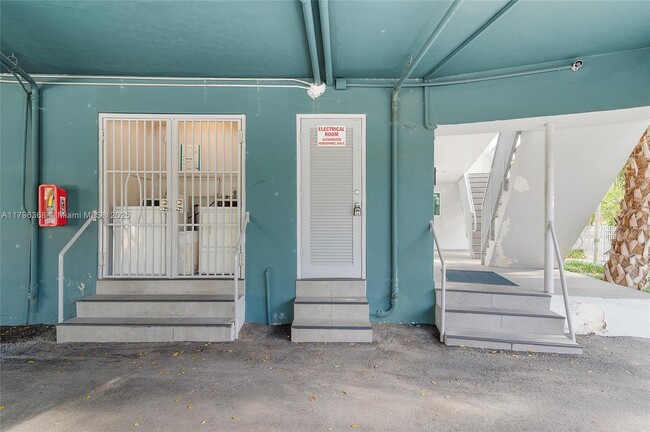 Building Photo - 13880 NE 20th Pl