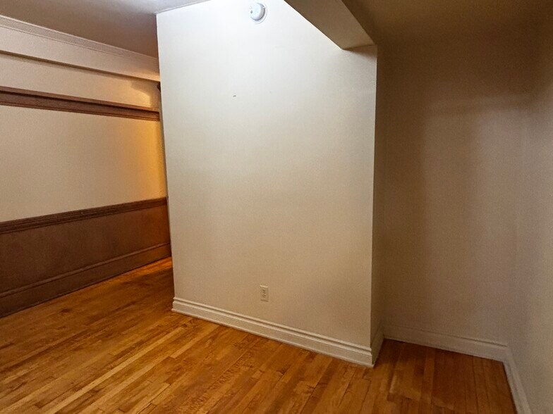 Building Photo - 27 N Main St