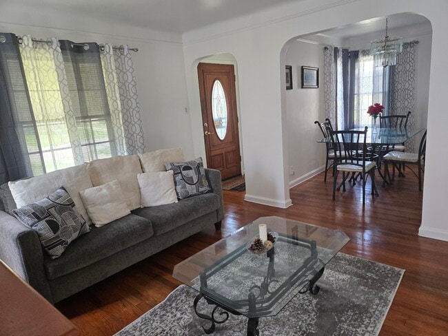 Building Photo - 11742 Beaconsfield St