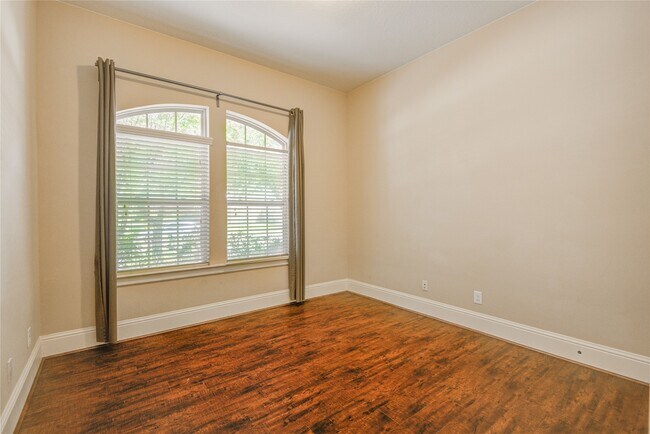Building Photo - 2422 Monarch Terrace Dr