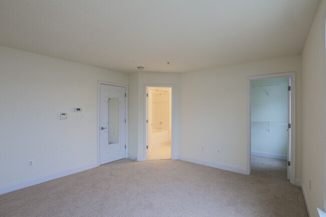 Building Photo - 803 McHenry St