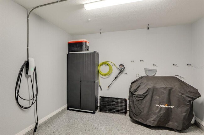 Building Photo - 2441 6th Ave Dr E