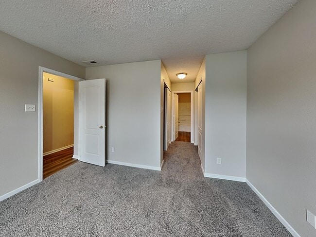 Building Photo - 7938 Hydrangea Ct