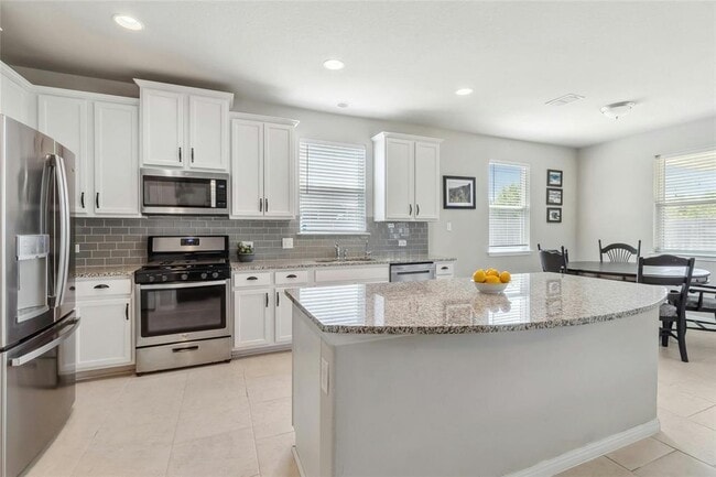 Building Photo - 112 Silver Springs Bend