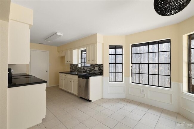 Building Photo - 3104 Goldcrest Ave