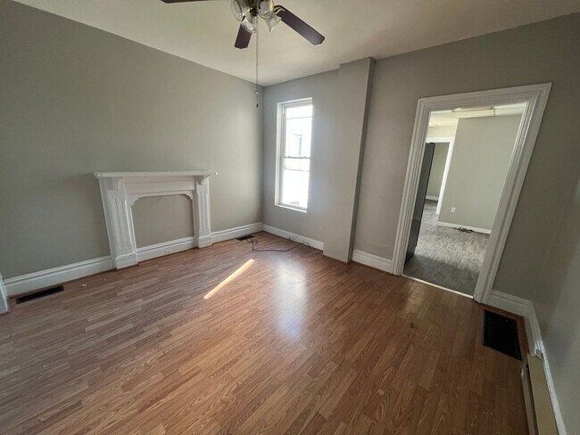 Building Photo - 423 N Hanover St