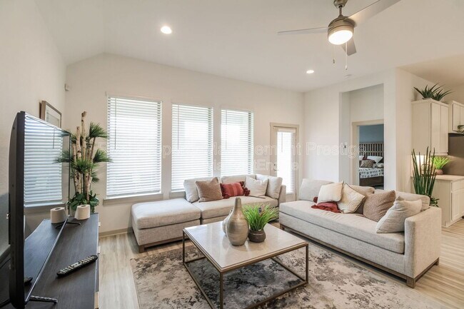 Building Photo - 603 Westwood Dr