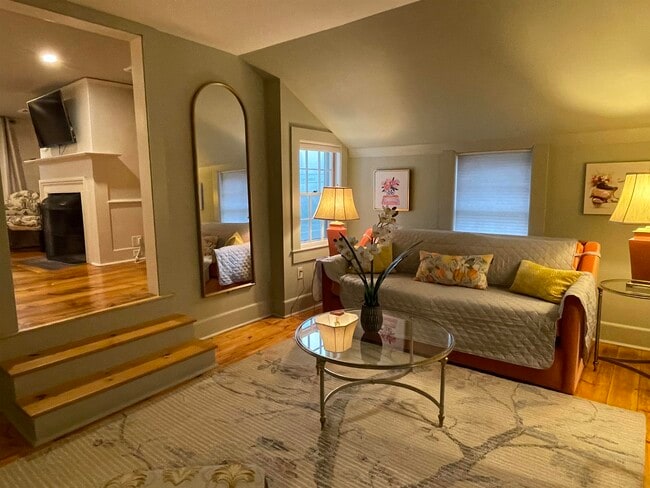 Building Photo - 70 Front St