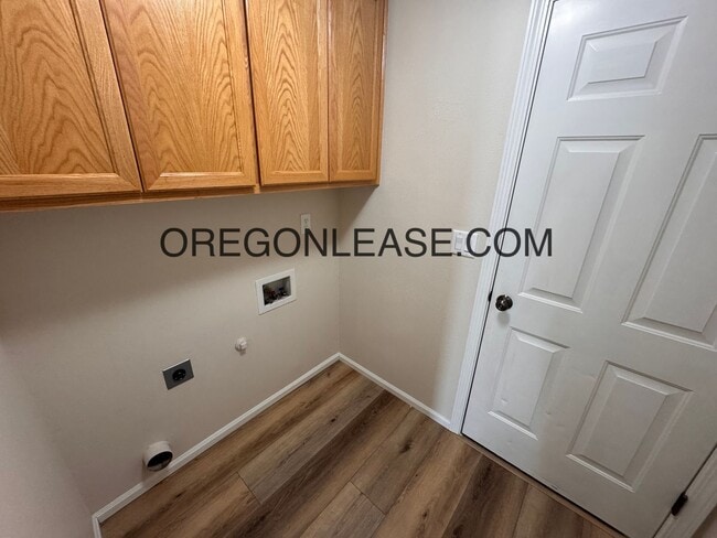 Building Photo - Newly remodeled West Eugene Home
