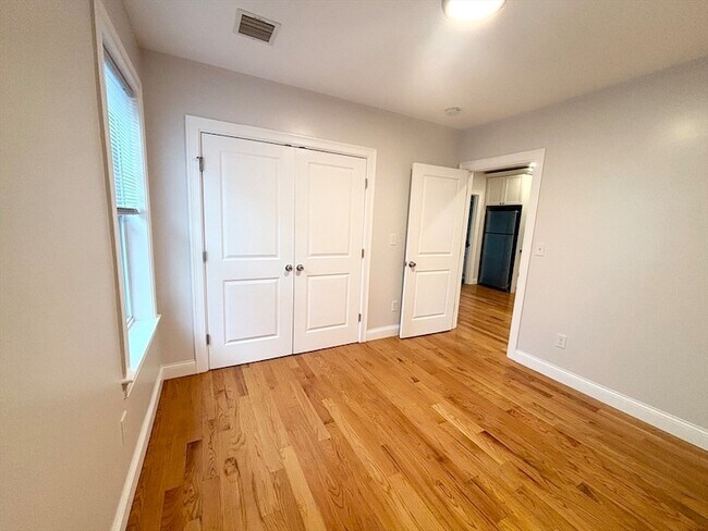 Building Photo - 156 Bow St