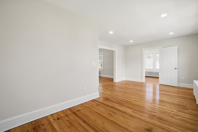 Building Photo - 128 Thomas St