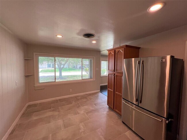 Building Photo - 5417 De Milo Dr