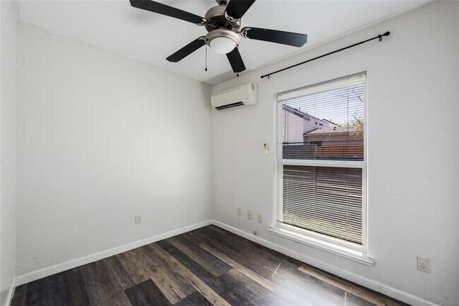 Building Photo - 1116 Ebert Ave