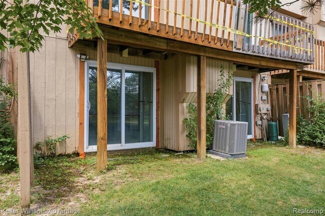 Building Photo - 5271 Wright Way E