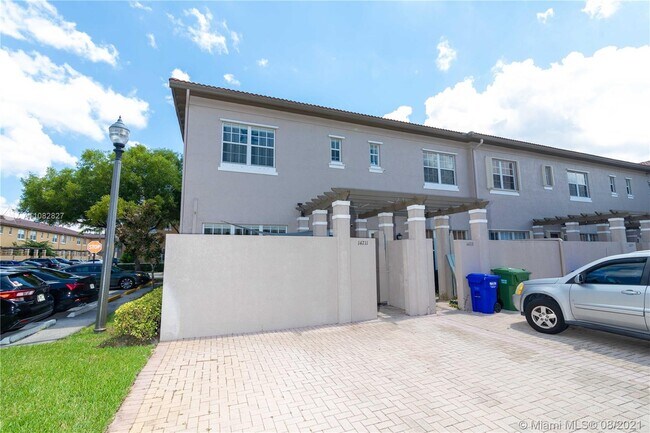 Building Photo - 14711 SW 5th St  1-47 Pembroke Pines Fl 33027