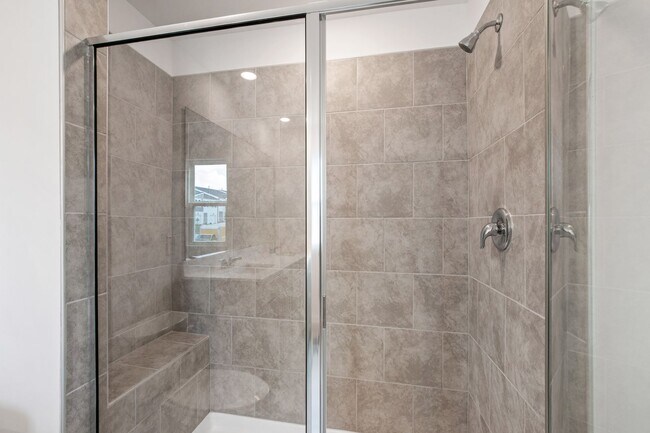 Building Photo - Spacious End-Unit 3-Bedroom Townhome in Pr...