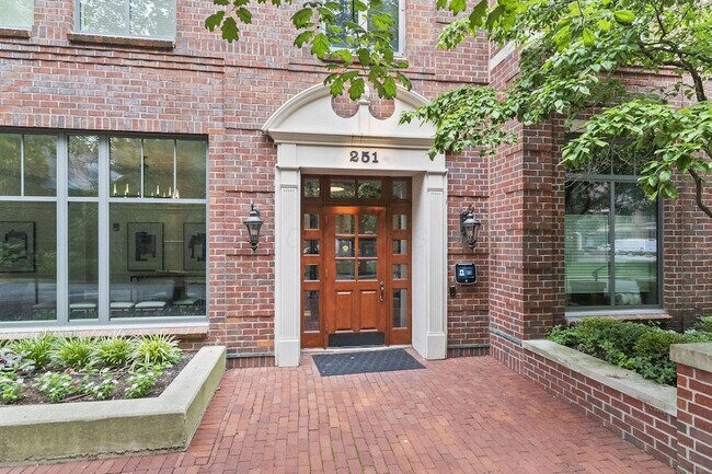 Building Photo - 251 Daniel Burnham Square