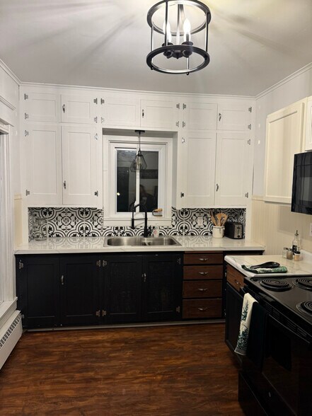 Building Photo - 702 Superior Ave