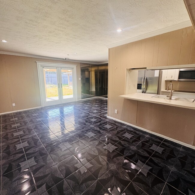 Building Photo - 3175 Sandalwood Dr