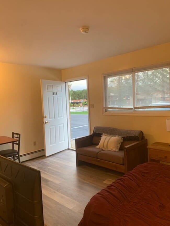 Building Photo - Studio Apartment- W. Cherry Lane