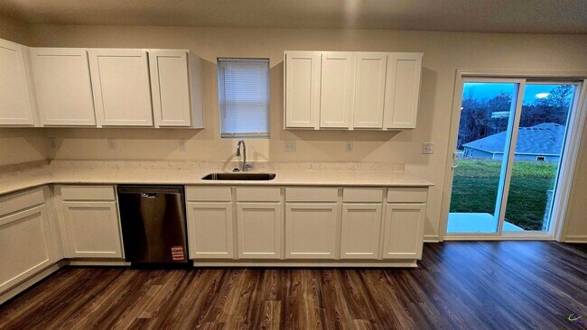 Building Photo - 502 Liberty Hall Dr