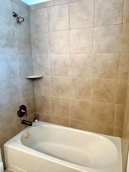 Building Photo - 2024 Foxtail View Ct