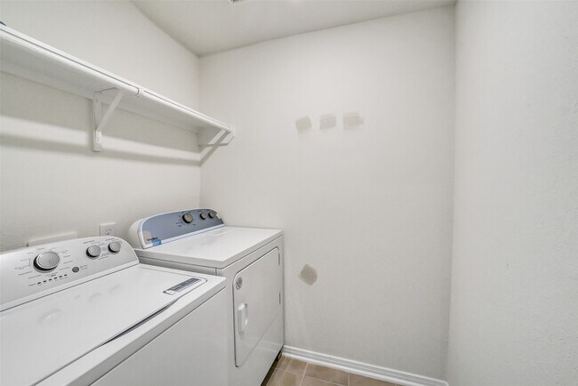 Building Photo - 2844 Grand Anse Dr