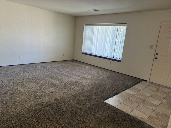 Building Photo - Holly