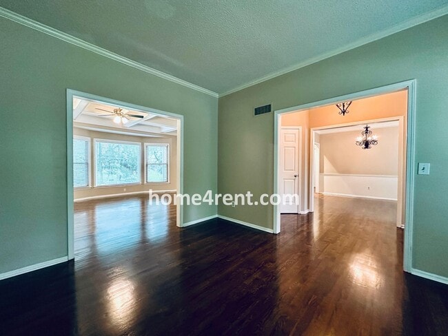 Building Photo - Blue Valley Schools, Granite Counters, Fin...