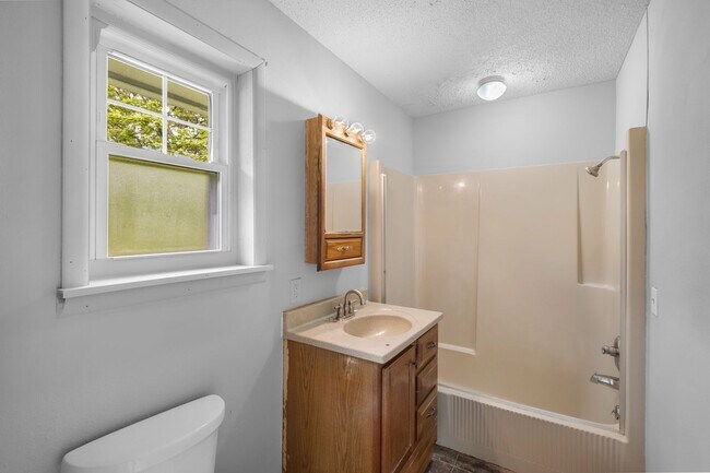 Building Photo - 16 acre farm property recently renovated!