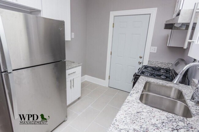 Building Photo - 3 bedroom in Chicago IL 60620