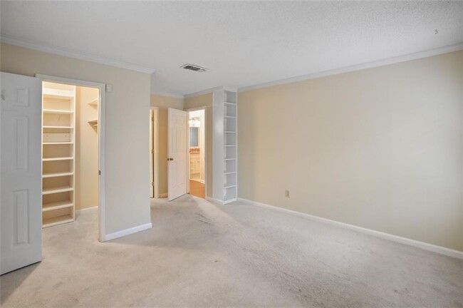 Building Photo - 202 Peachtree Forest Dr