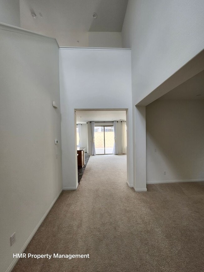 Building Photo - Beautiful two story 5 bedroom in ontario R...
