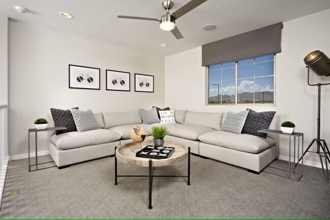 Building Photo - 3 Bed + Den + Loft near Cardinals Football...