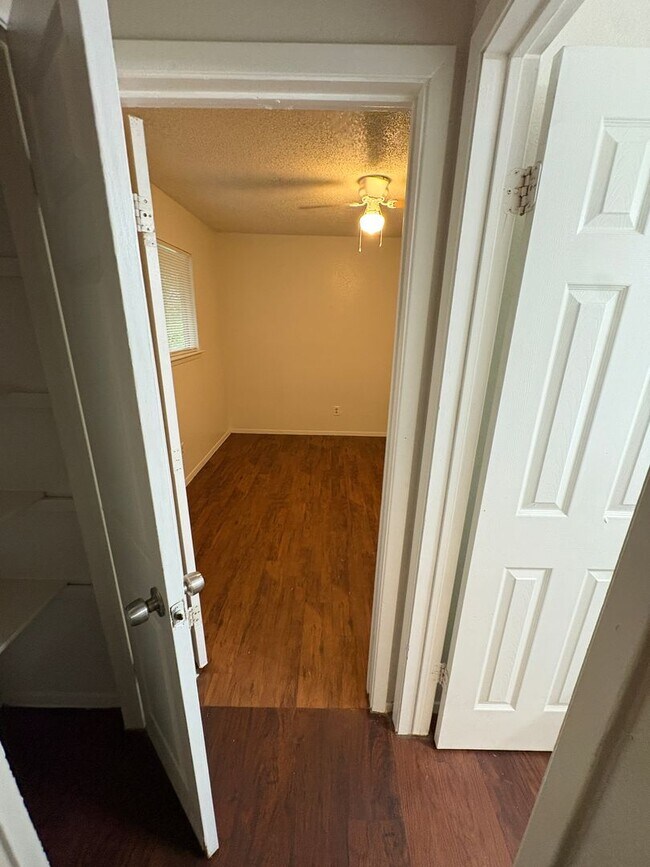 Building Photo - 806 Sirocco Dr
