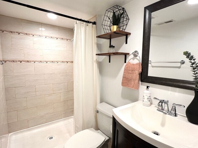 Building Photo - Come Home To This Updated And Convenient 3 Bed 3.5 Bath Townhome In Derwood! Now Available!