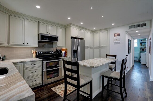 Building Photo - 2400 NE 10th St