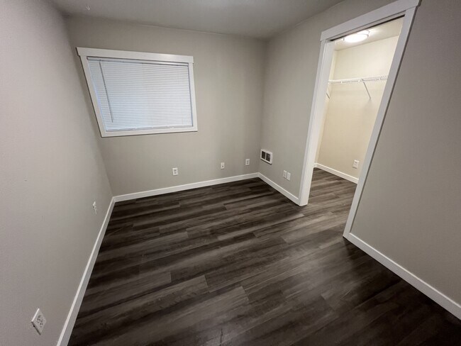 Building Photo - 3525 Sinclair Ave
