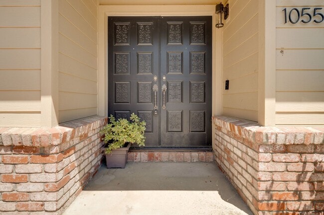 Building Photo - Charming 3 Bedroom Single-Story with Firep...