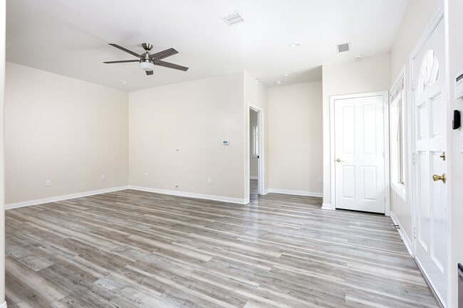 Building Photo - Fire Mountain 1 Bedroom with Private Patio