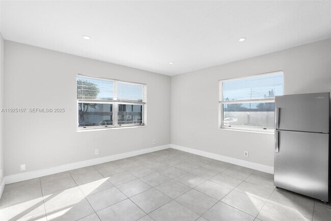 Building Photo - 4021 N Andrews Ave