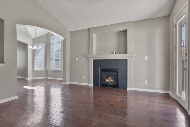 Building Photo - "Charming 4-Bed Oasis with 3 Full Baths on Twin Leaf Drive in El Paso, TX!"